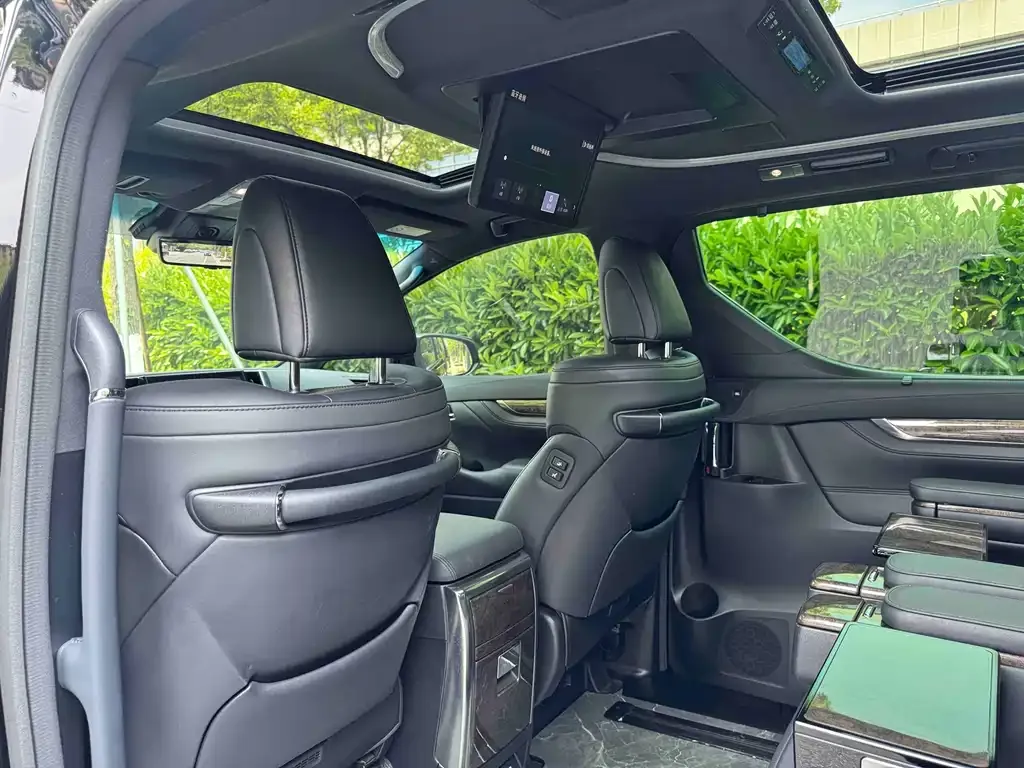 Toyota Alphard — фото 5