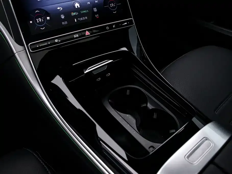 Mercedes-Benz C-Class 2025 из CN, фото 3