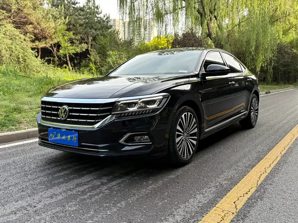 Volkswagen Passat — фото 1