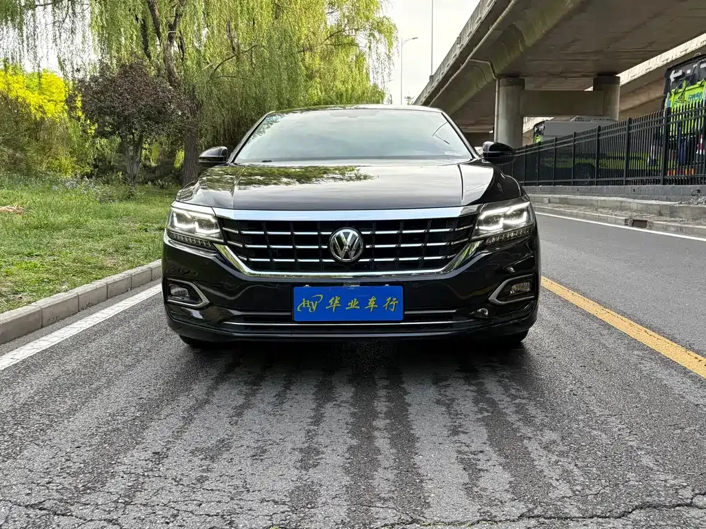 Volkswagen Passat — фото 10