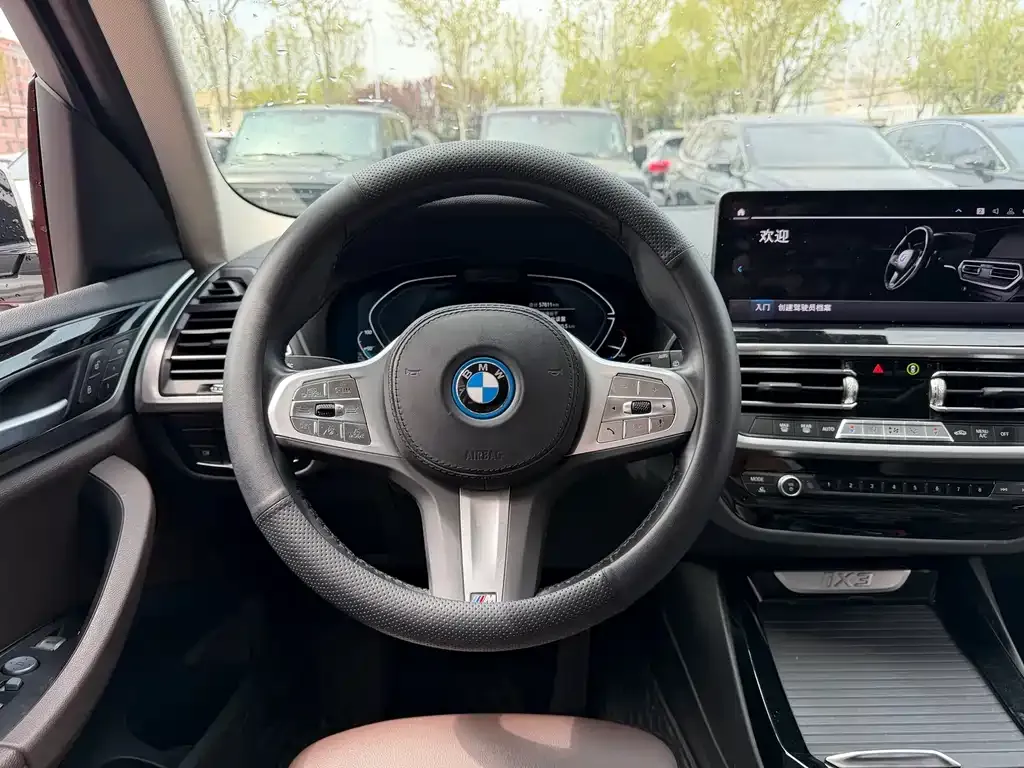 BMW iX3 — фото 2