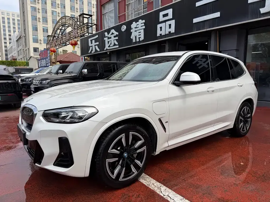 BMW iX3 — фото 9
