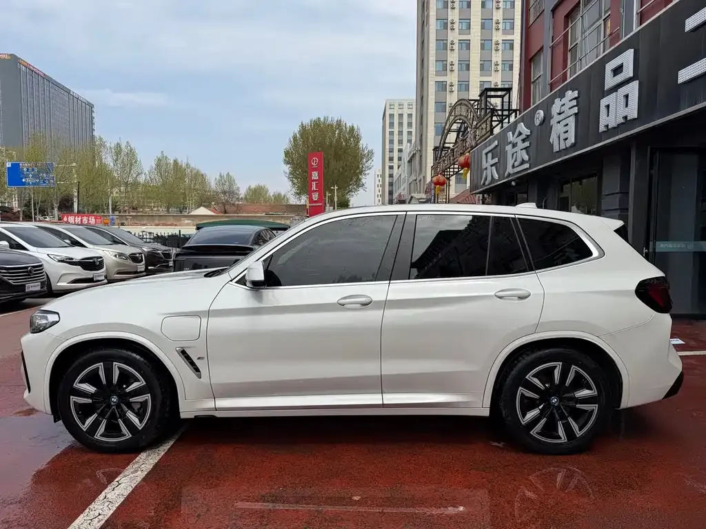 BMW iX3 — фото 5