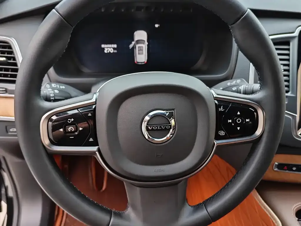 Volvo XC90 — фото 2