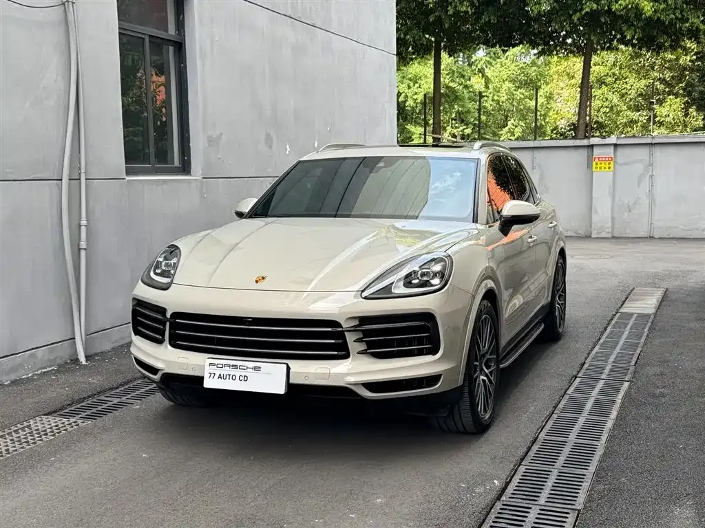 Porsche Cayenne — фото 1