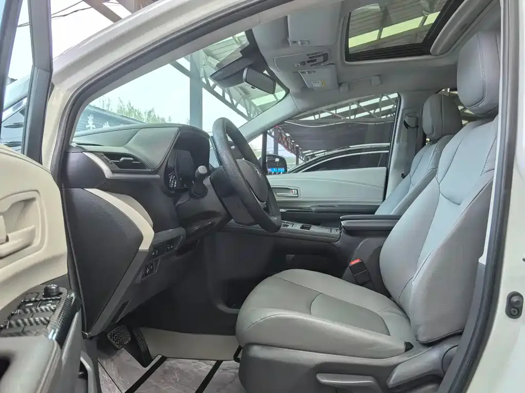 Toyota Granvia 2024 из CN, фото 9