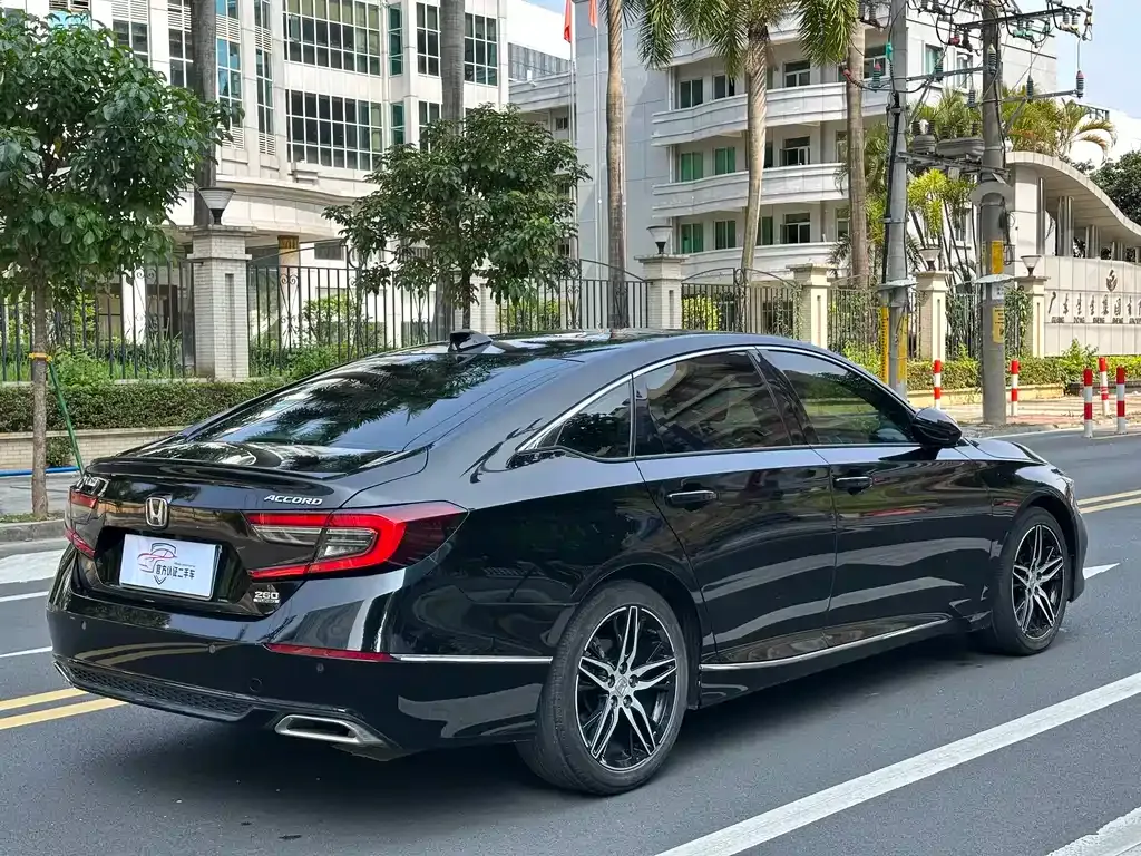 Honda Accord — фото 9