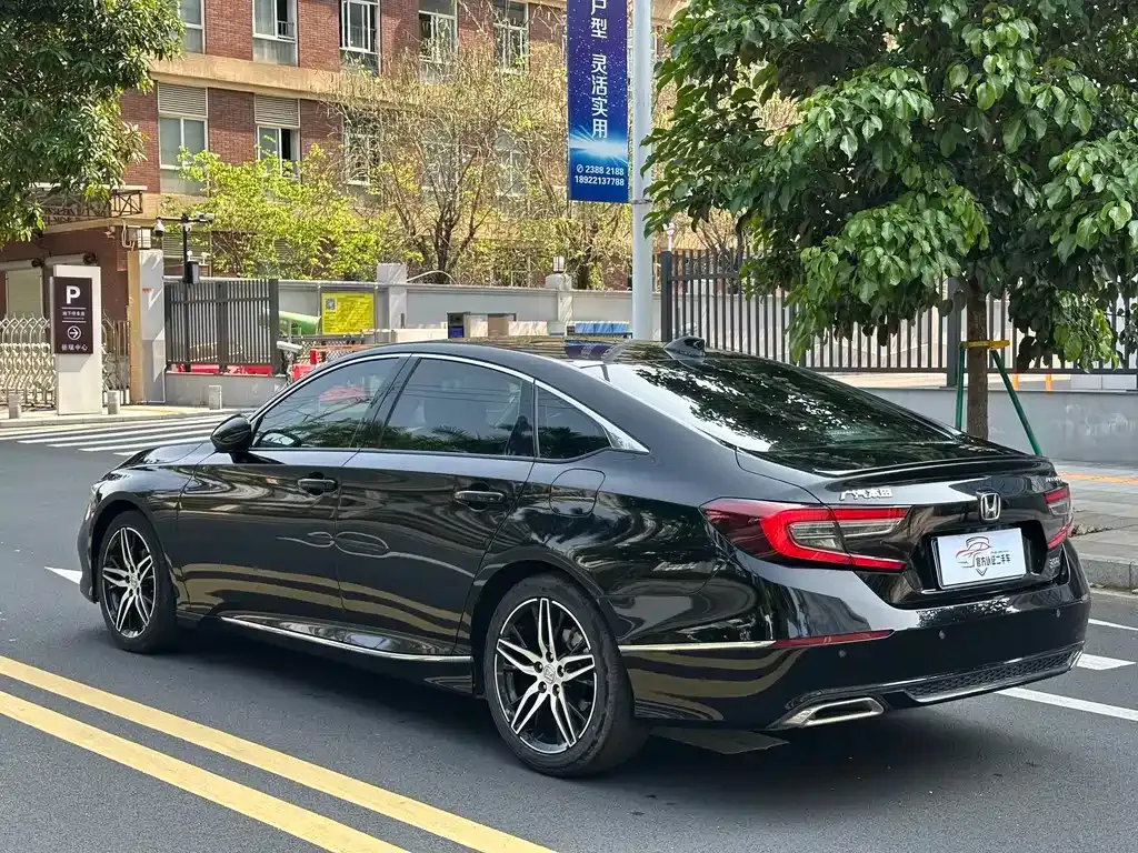 Honda Accord — фото 6