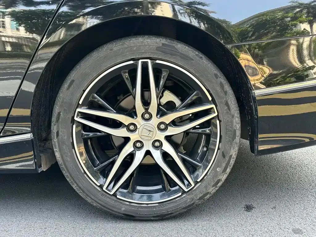 Honda Accord — фото 10