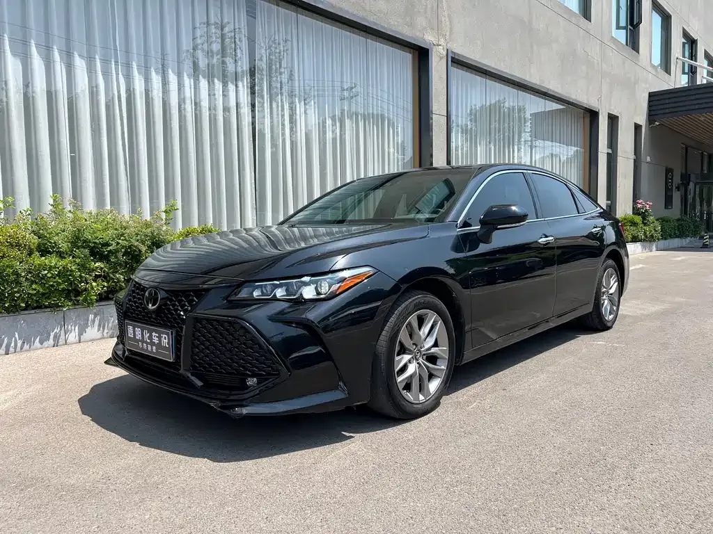 Toyota Avalon — фото 1