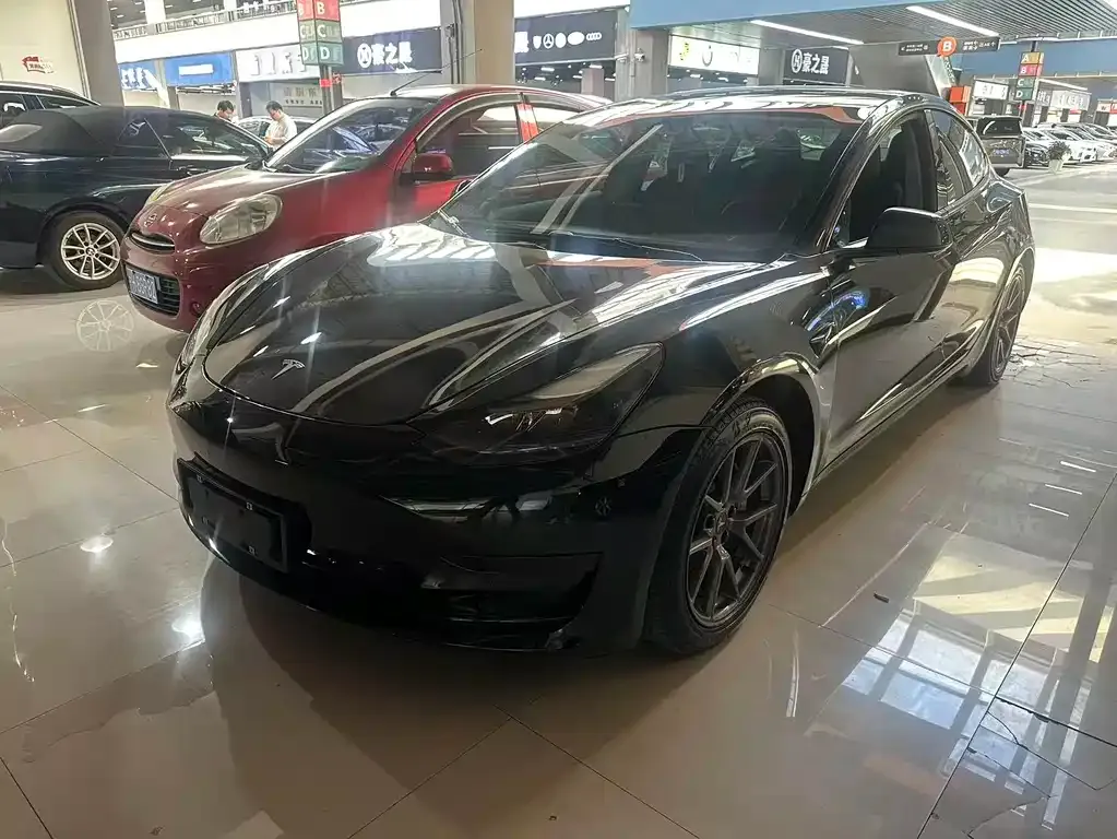 Tesla Model 3 — фото 1