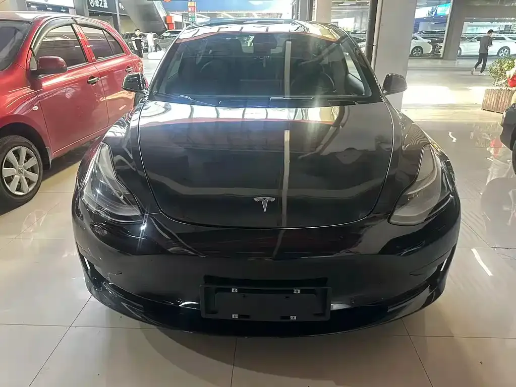 Tesla Model 3 — фото 8