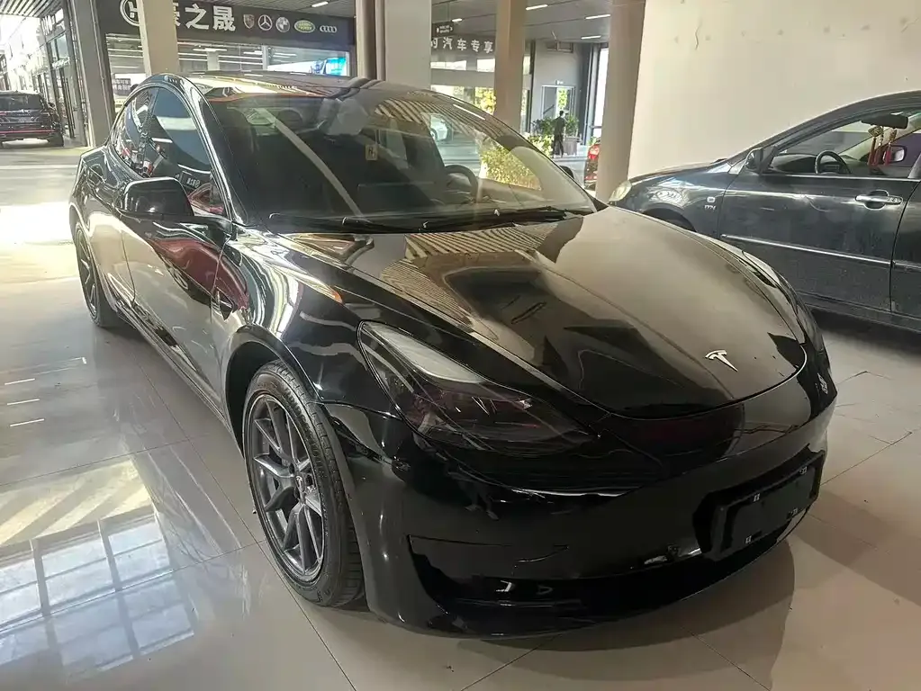 Tesla Model 3 — фото 9