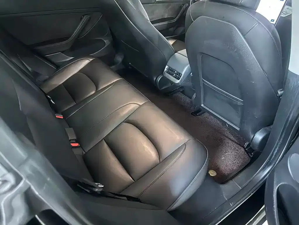 Tesla Model 3 — фото 10