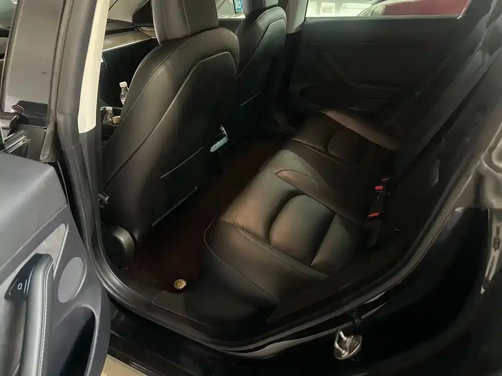Tesla Model 3 — фото 2