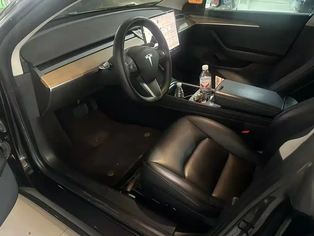 Tesla Model 3 — фото 4