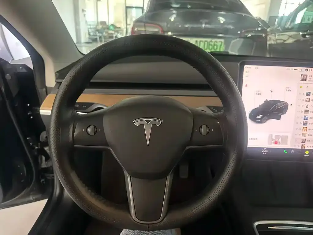 Tesla Model 3 — фото 3