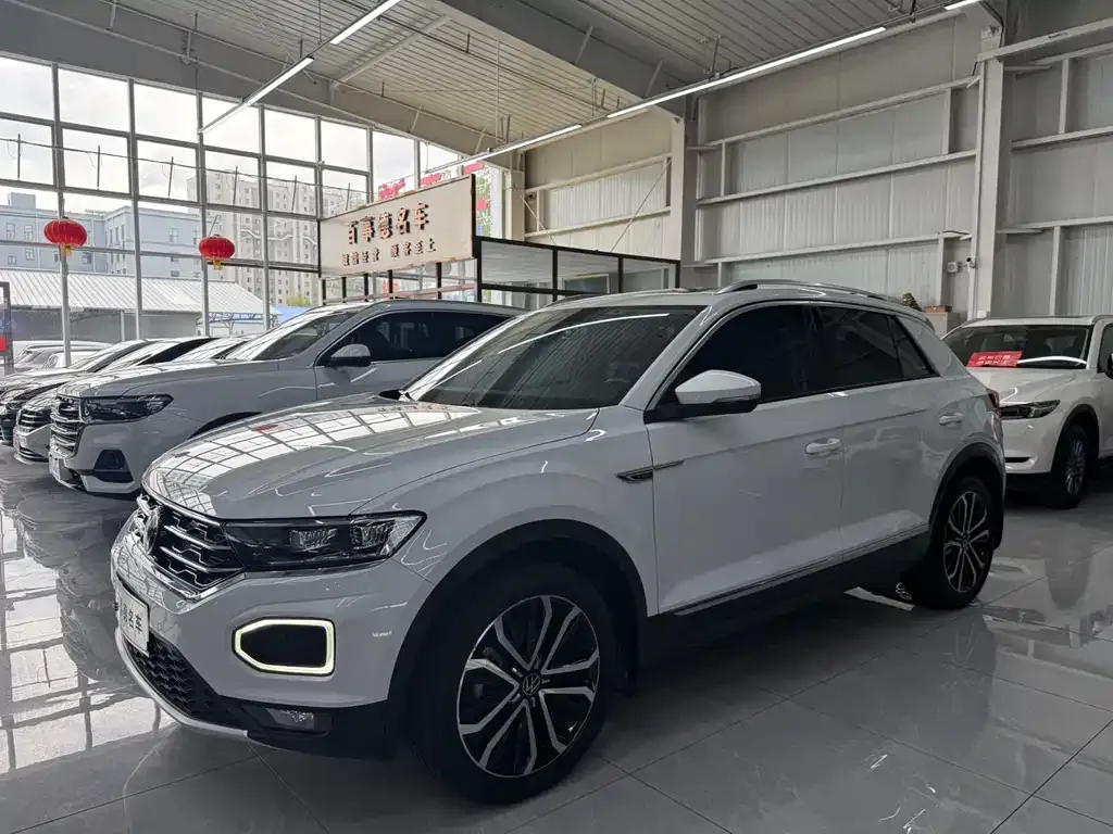 Volkswagen T-Roc — фото 1