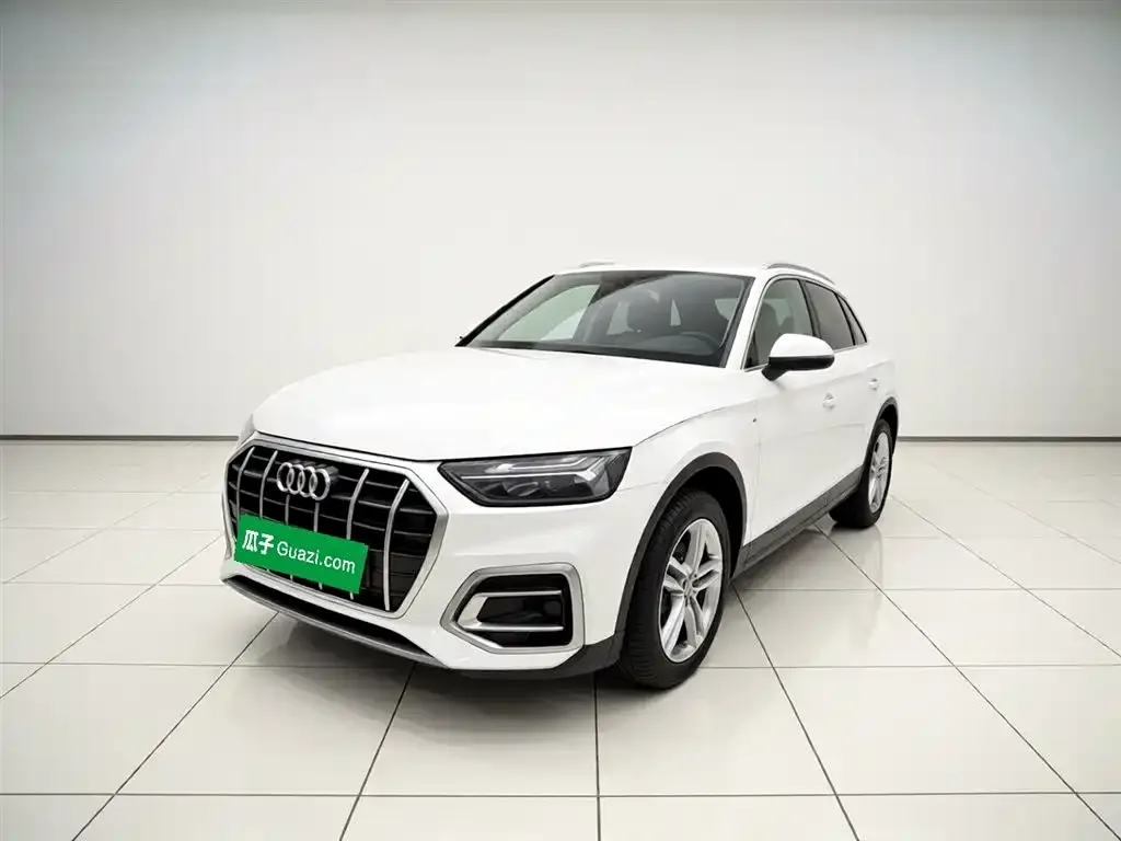 Audi Q5L — фото 1