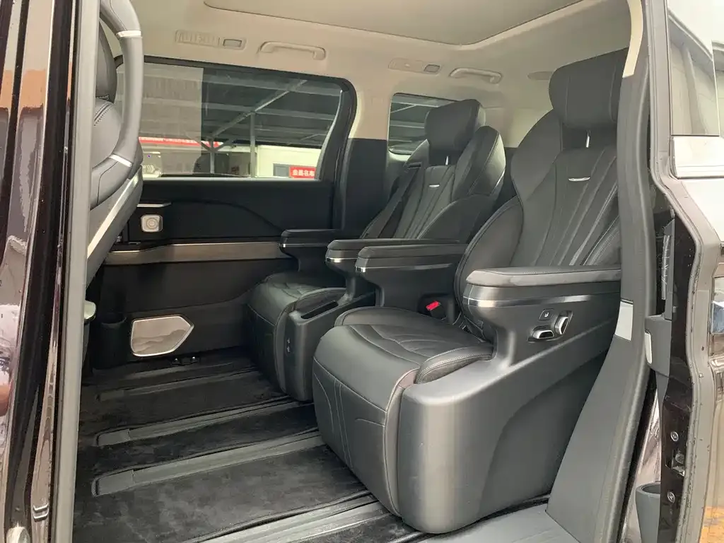 Hongqi HQ9 PHEV 2024 из CN, фото 2