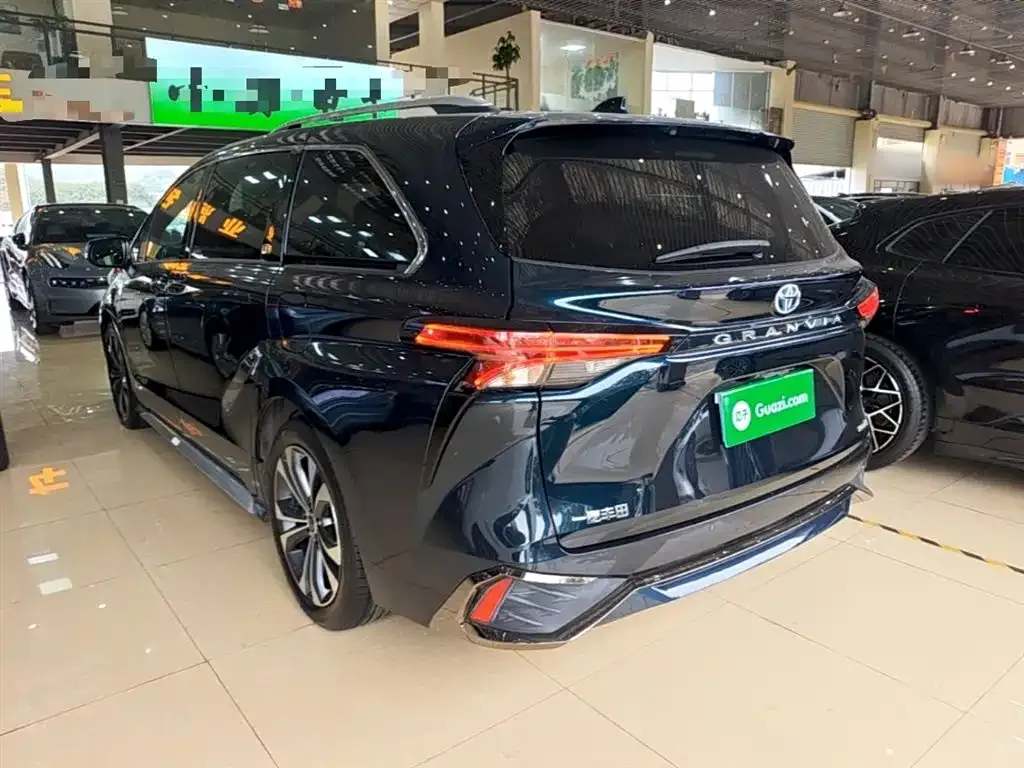 Toyota Granvia — фото 6