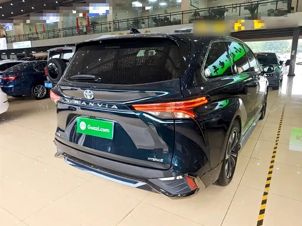 Toyota Granvia — фото 4
