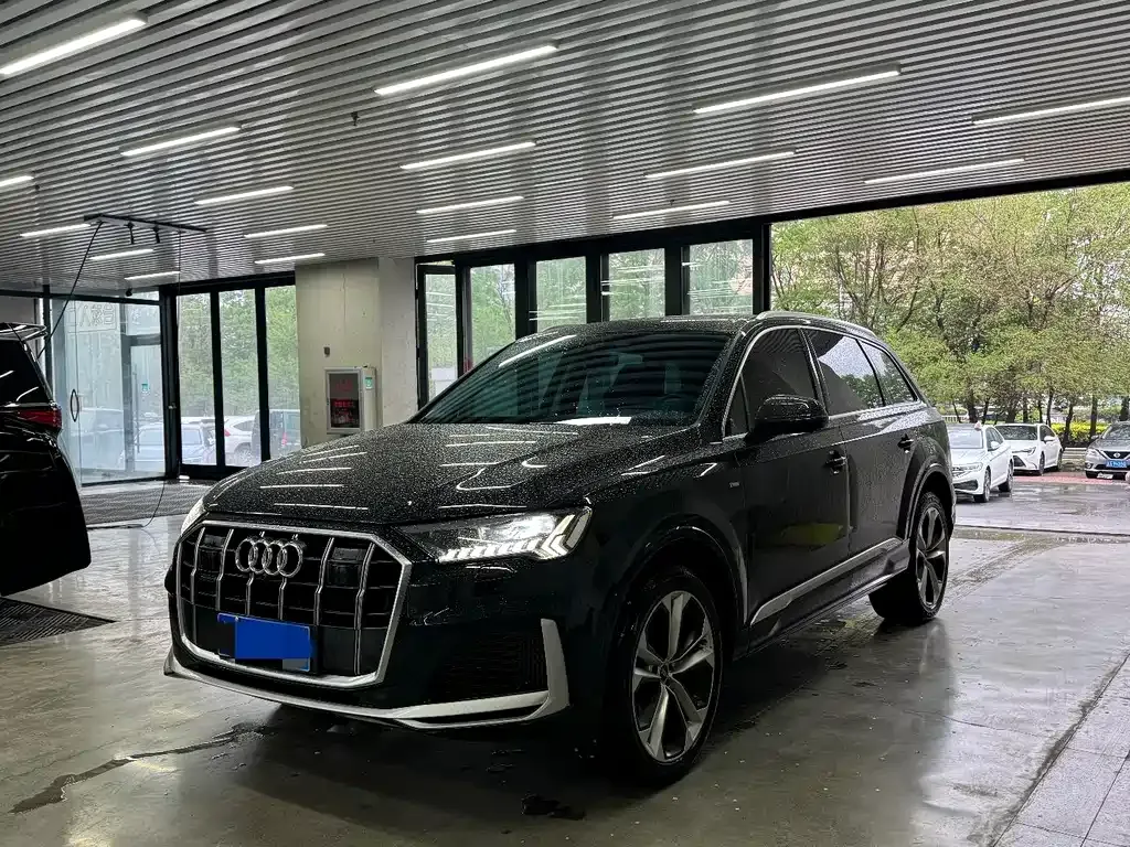 Audi Q7 — фото 1