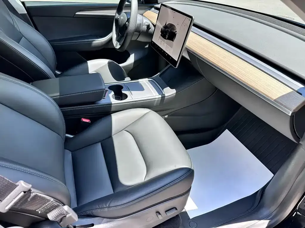 Tesla Model Y — фото 5