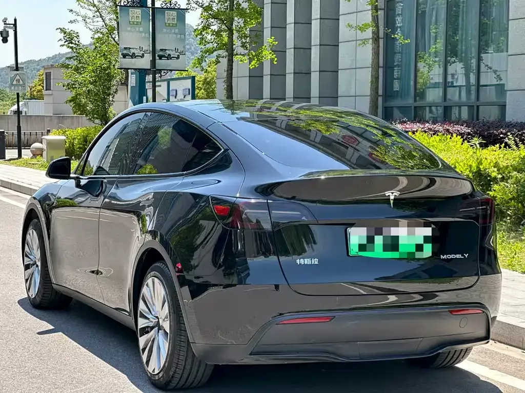Tesla Model Y — фото 7