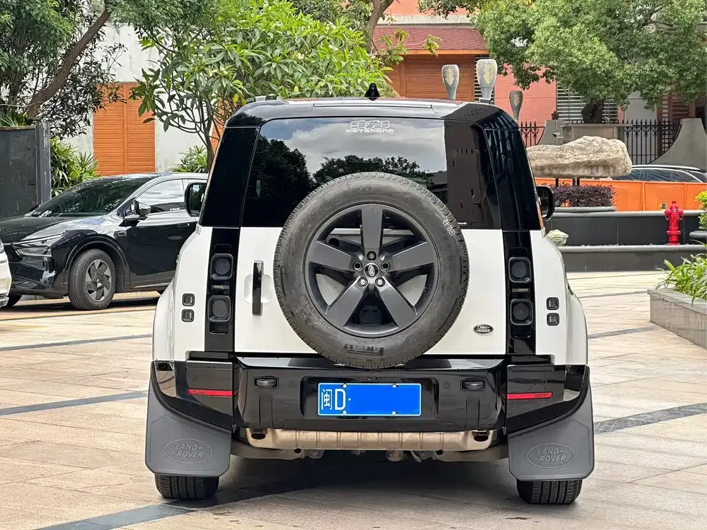 Land Rover Defender — фото 10