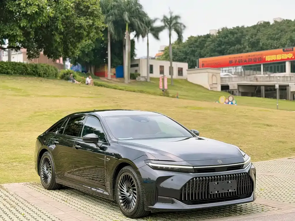 Toyota Crown (Import) 2024 из CN, фото 2