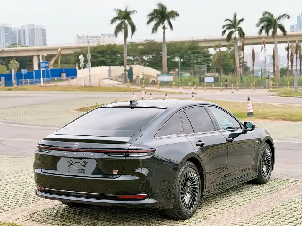 Toyota Crown (Import) 2024 из CN, фото 9