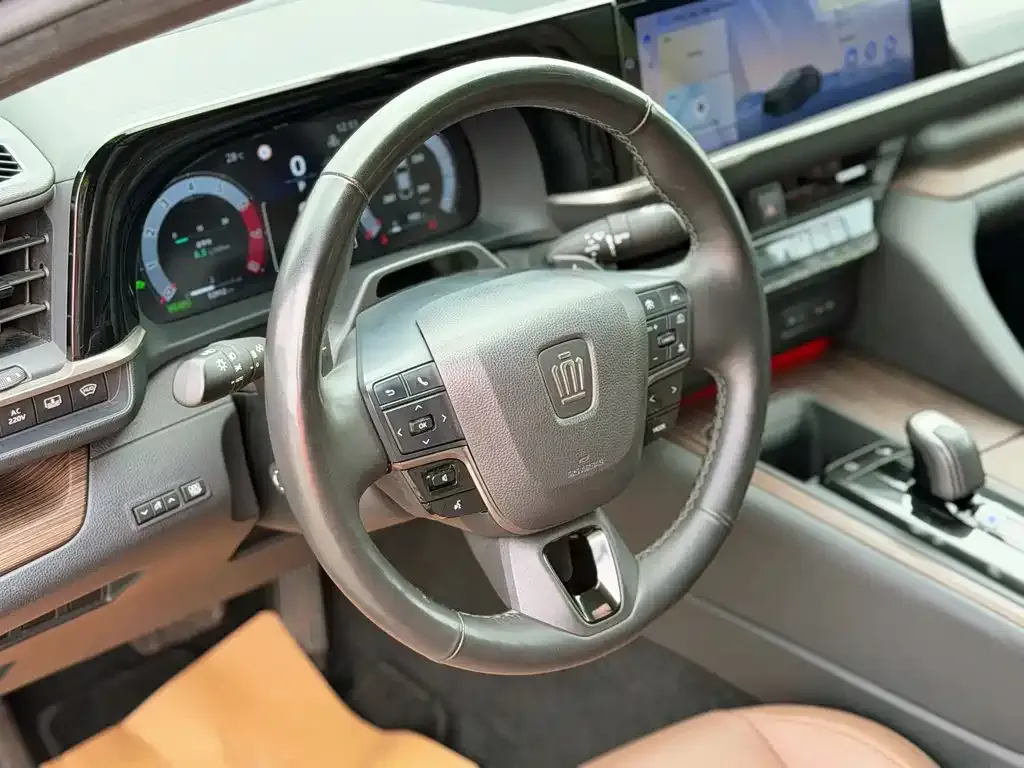 Toyota Crown (Import) 2024 из CN, фото 8