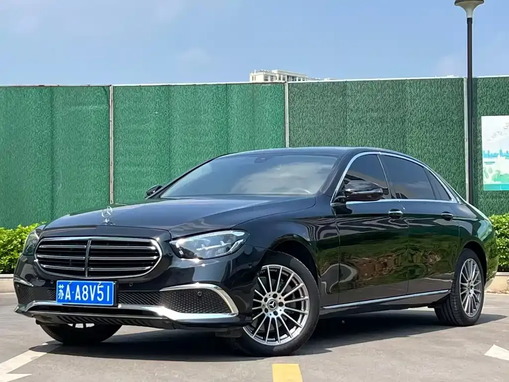 Mercedes-Benz E-Class — фото 1