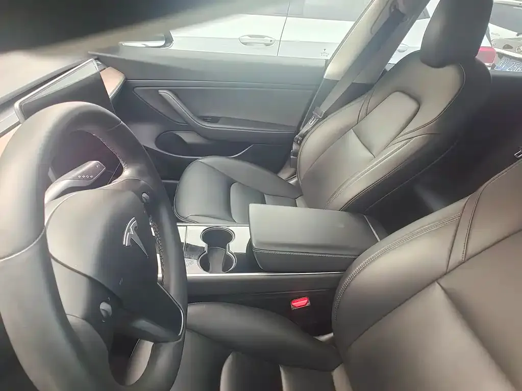 Tesla Model 3 — фото 3