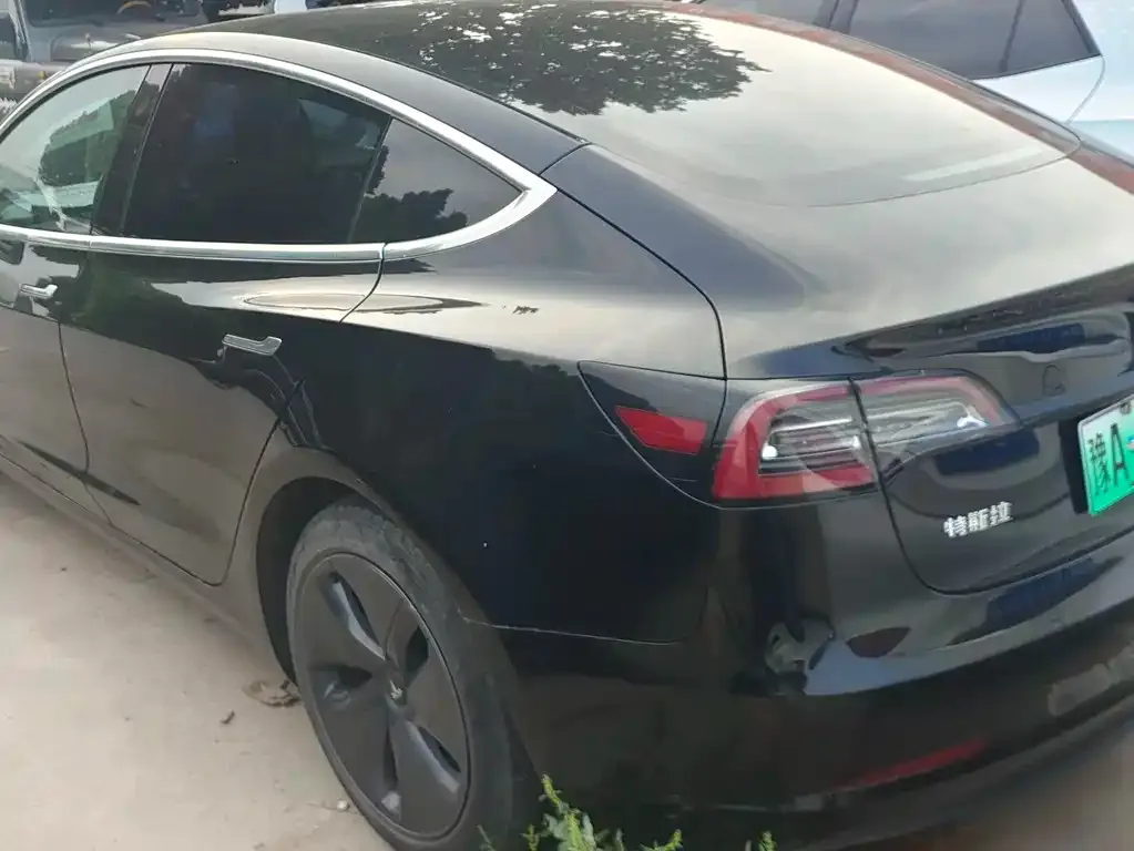 Tesla Model 3 — фото 2