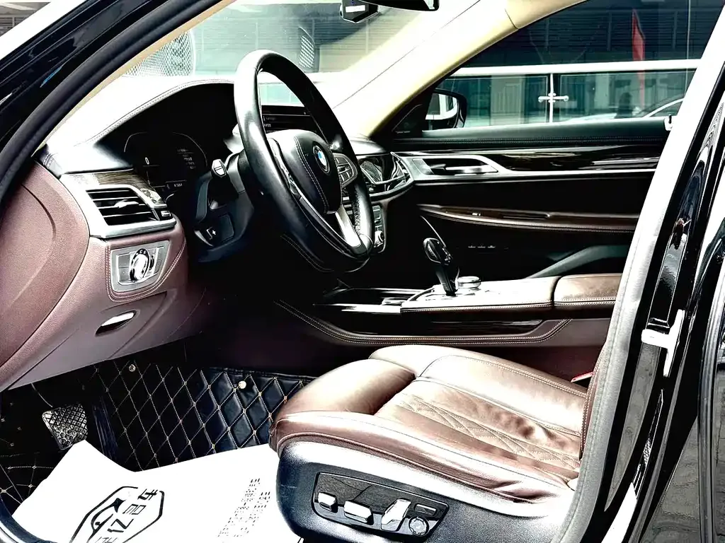BMW 7 Series 2021 из CN, фото 5