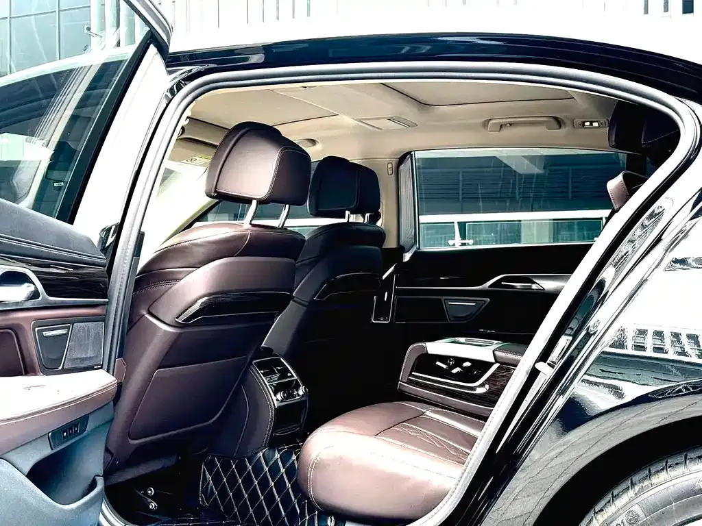 BMW 7 Series 2021 из CN, фото 9