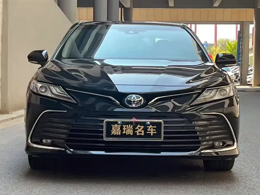 Toyota Camry — фото 2