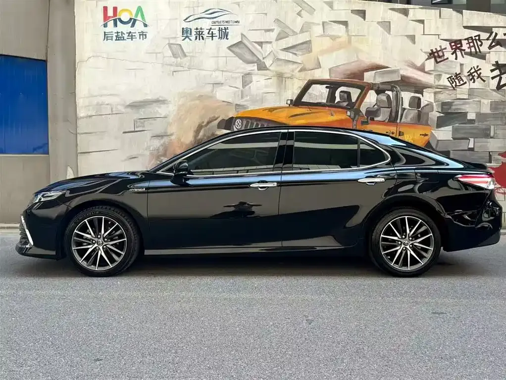 Toyota Camry — фото 8