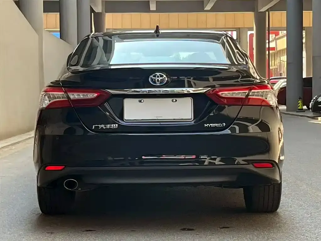 Toyota Camry — фото 10