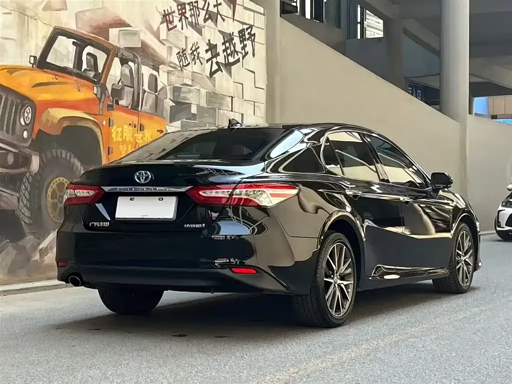 Toyota Camry — фото 5