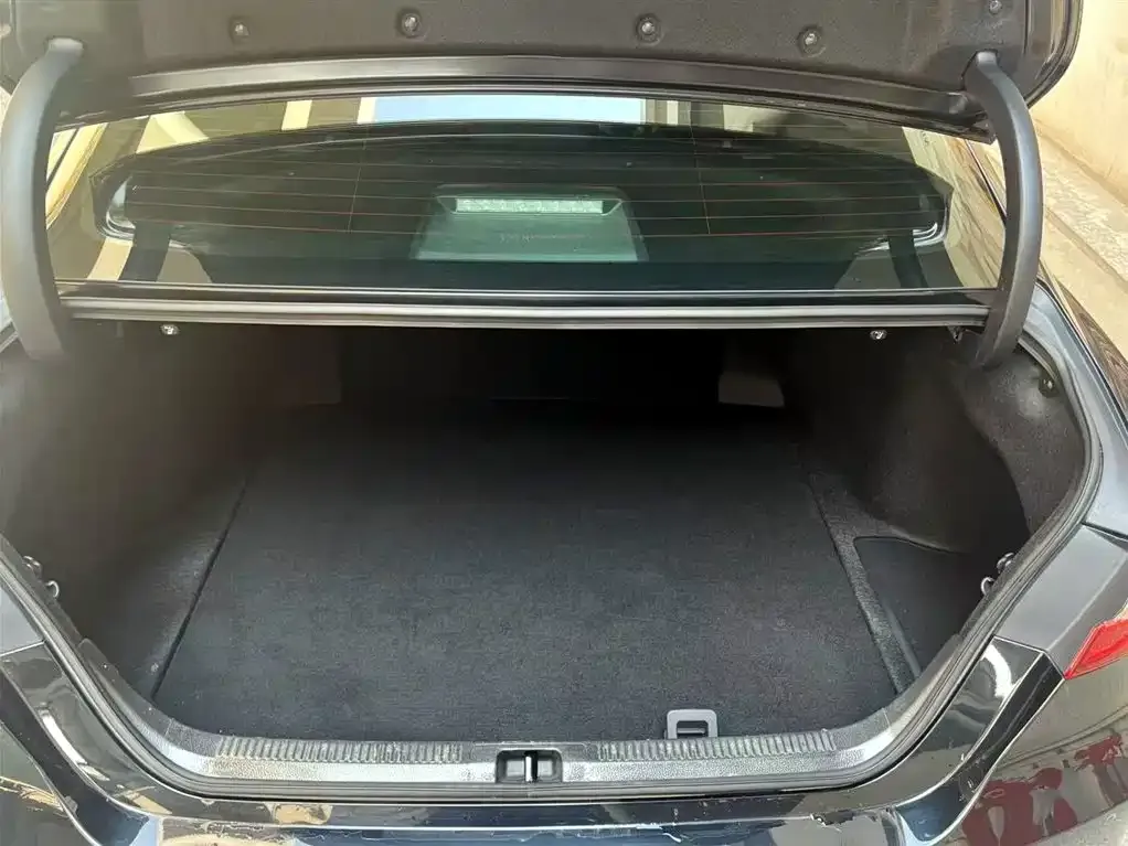Toyota Camry — фото 3