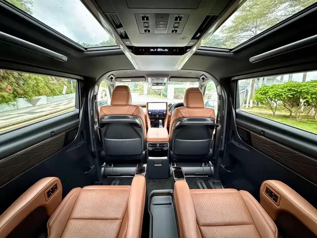 Toyota Vellfire — фото 9