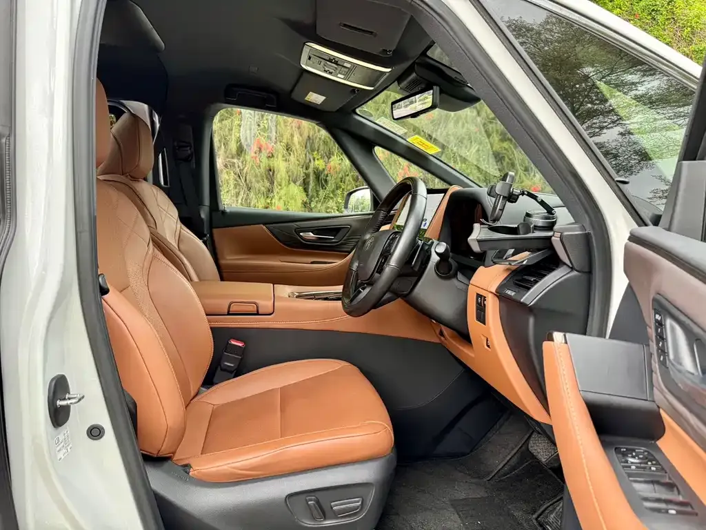 Toyota Vellfire — фото 3