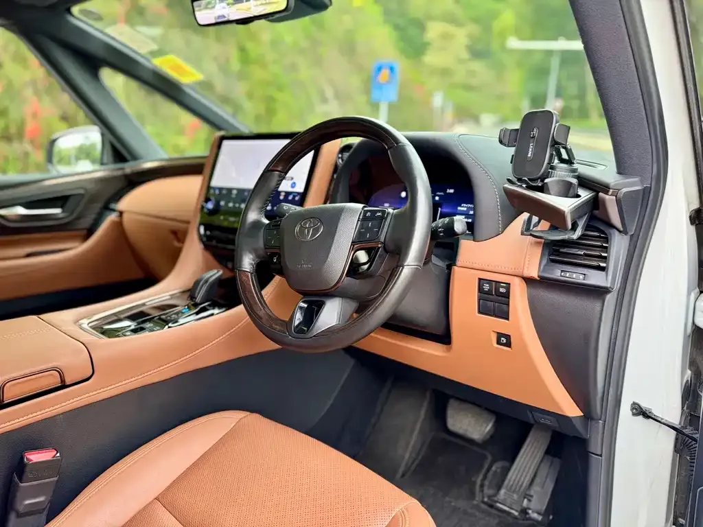 Toyota Vellfire — фото 2