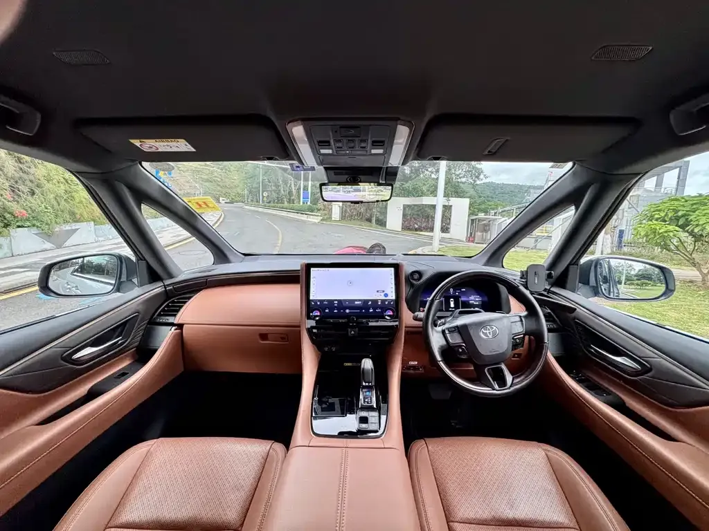 Toyota Vellfire — фото 8