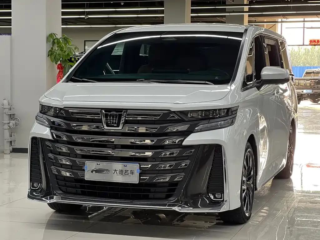 Toyota Vellfire — фото 1