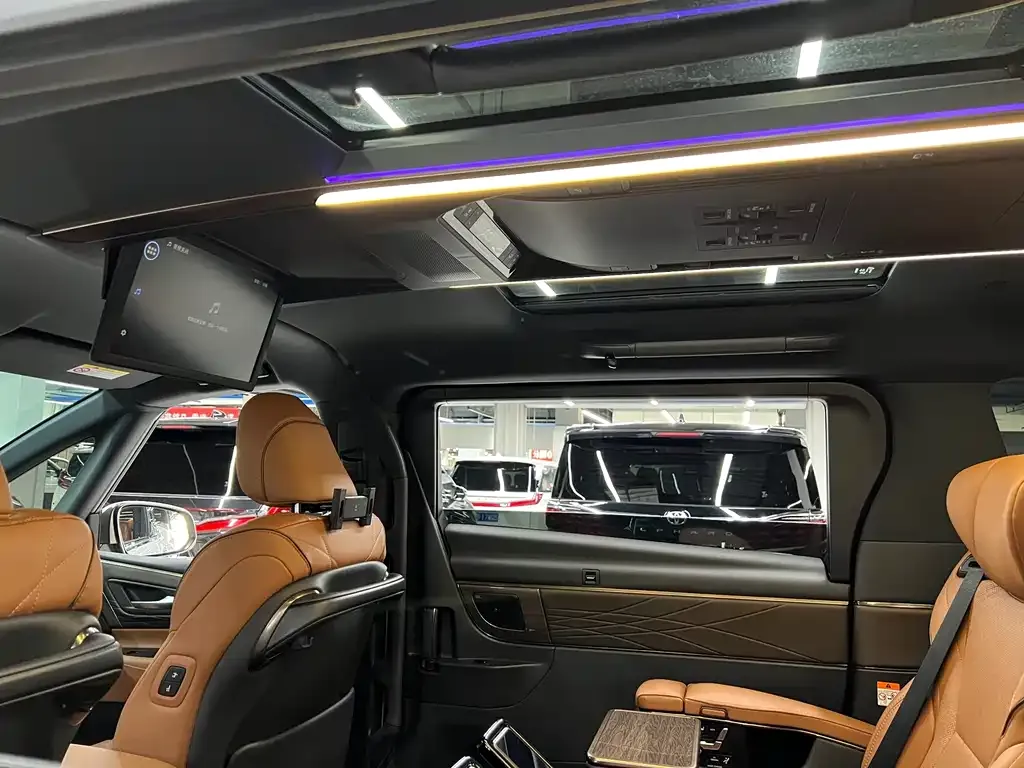 Toyota Vellfire — фото 2