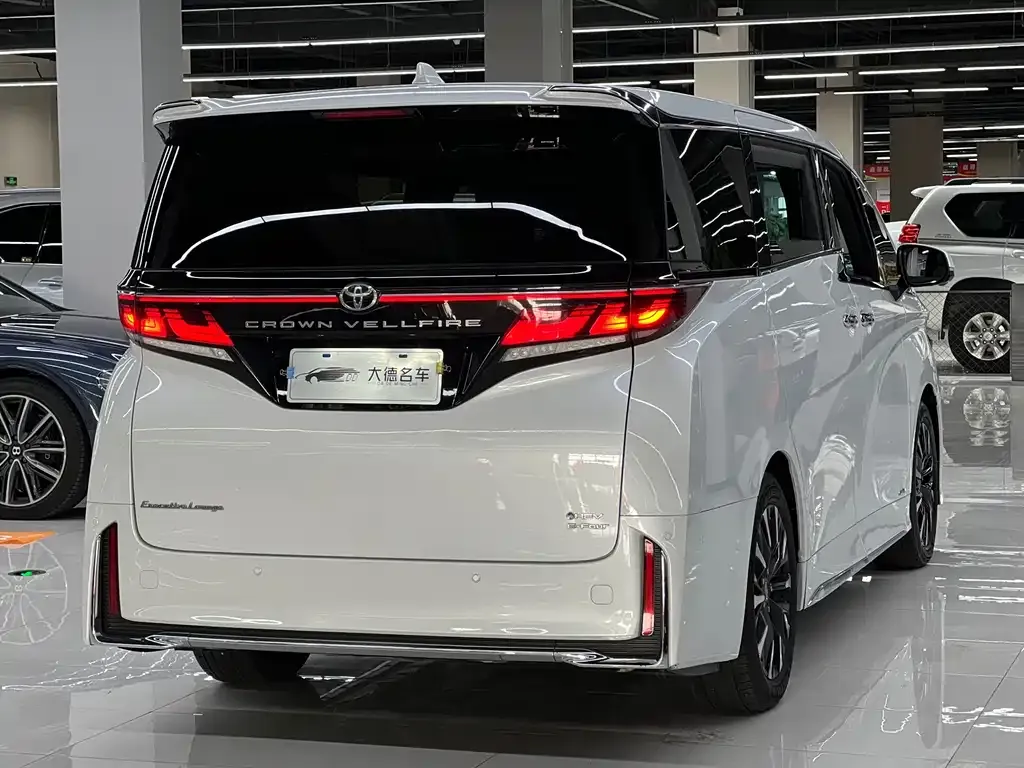 Toyota Vellfire — фото 3